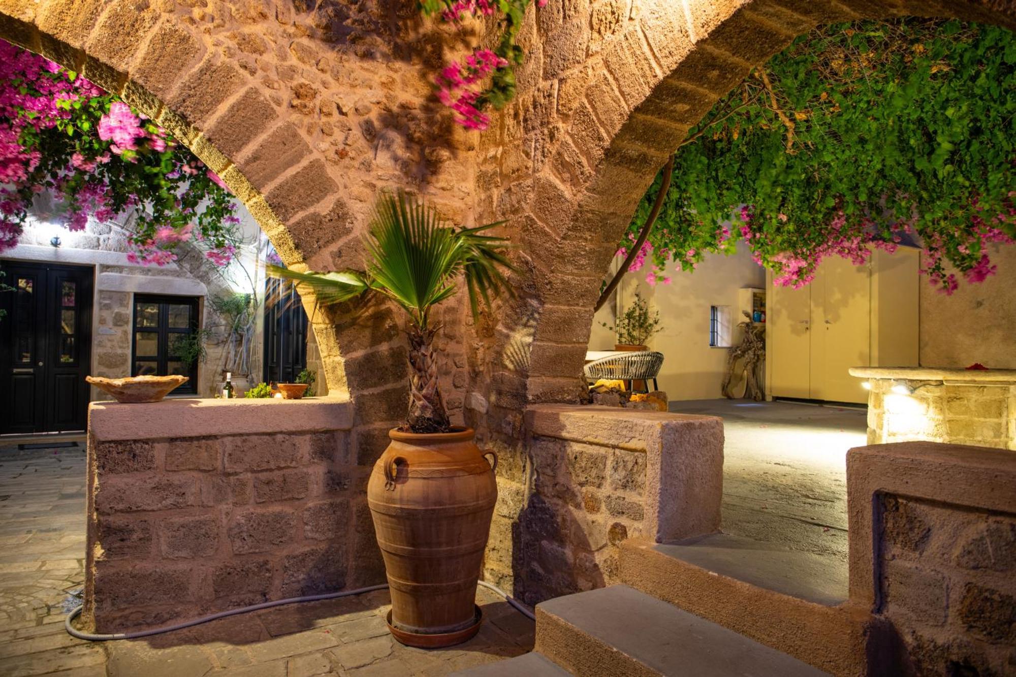 The Old Town House Lägenhet Rhodes City Exteriör bild