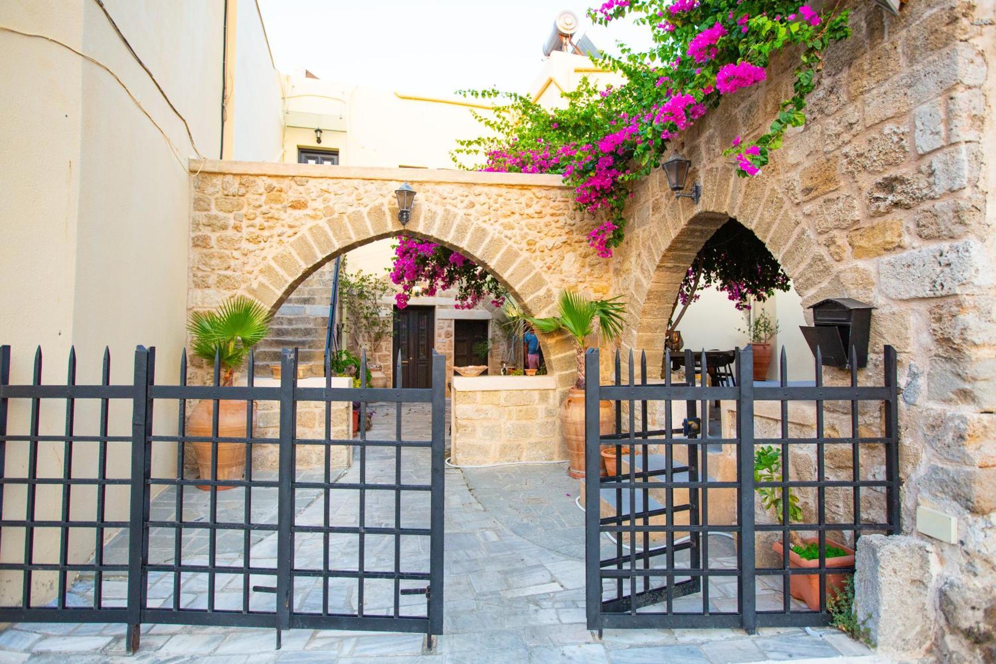 The Old Town House Lägenhet Rhodes City Exteriör bild