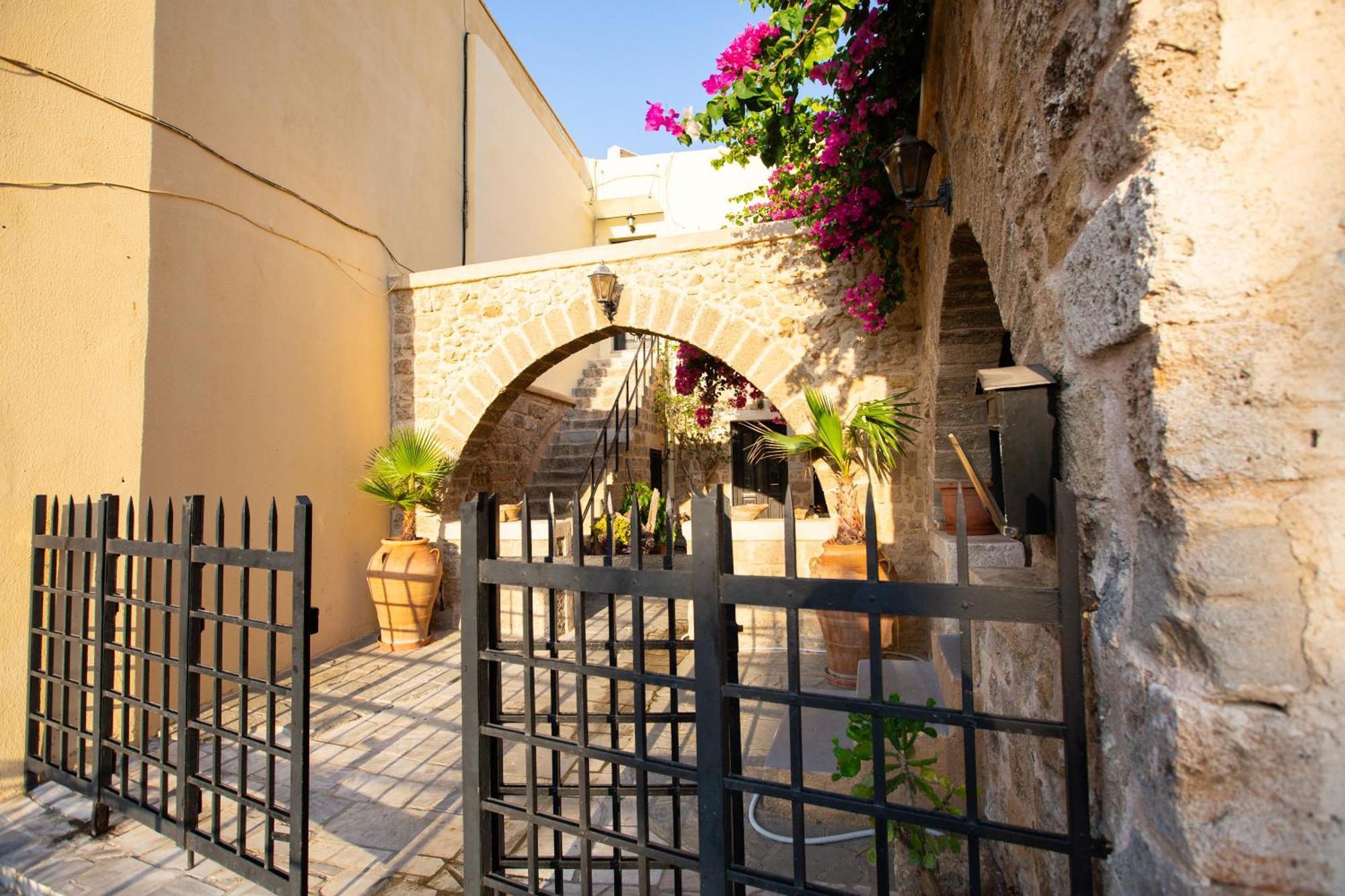 The Old Town House Lägenhet Rhodes City Exteriör bild