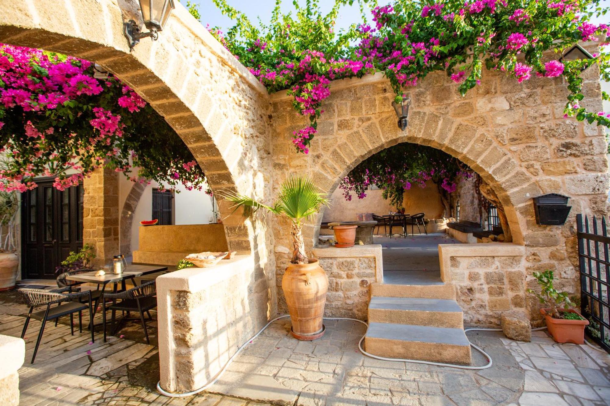 The Old Town House Lägenhet Rhodes City Exteriör bild